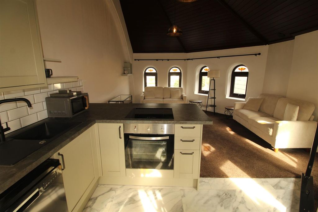 Property photo 3 of 10 Lounge1Bethel.Jpg