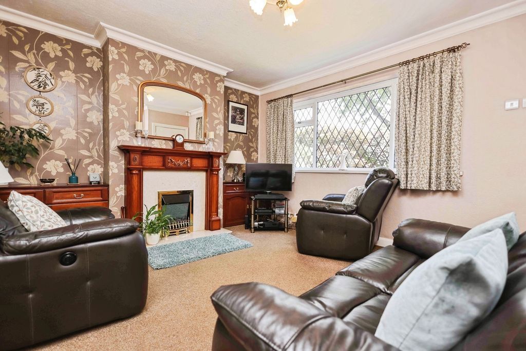 Property photo 2 of 17 Photo