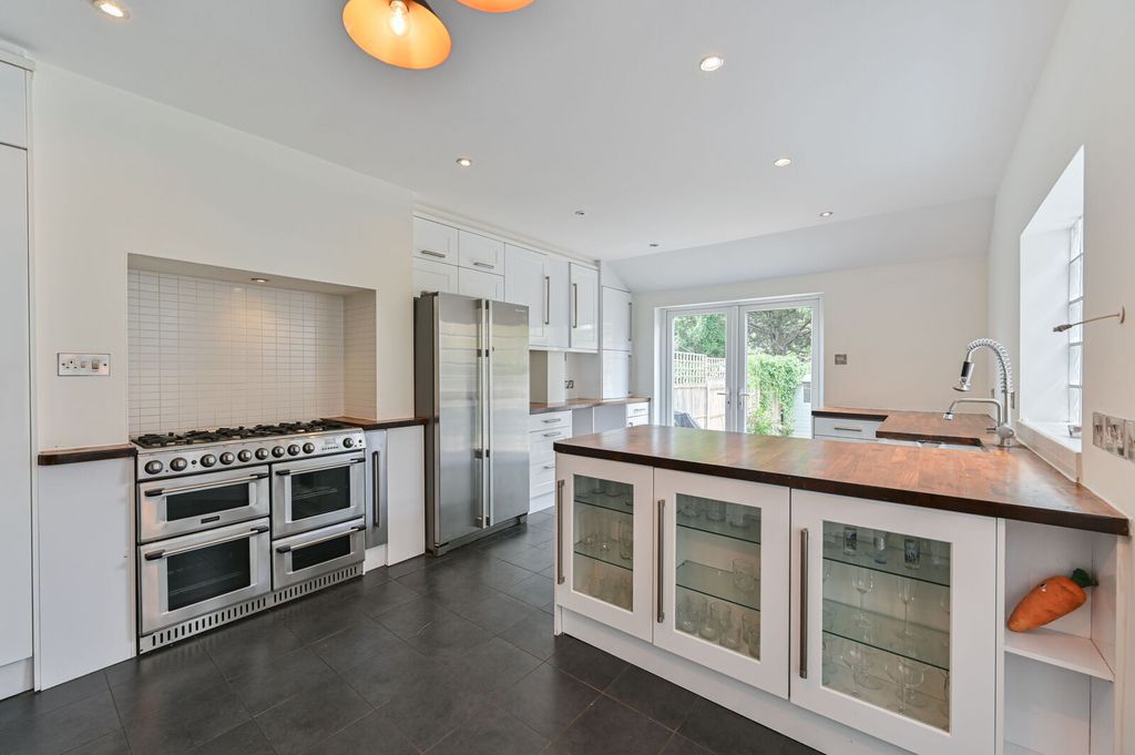 Property photo 1 of 31
