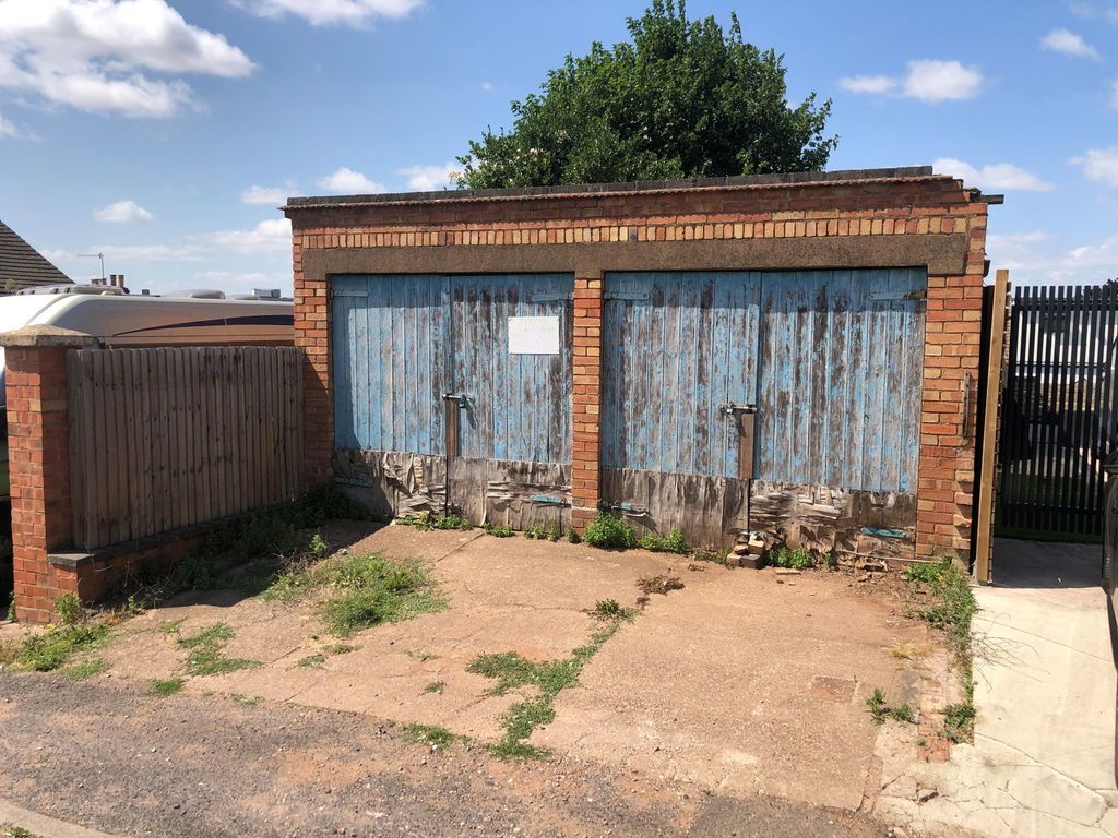 Property photo 1 of 2