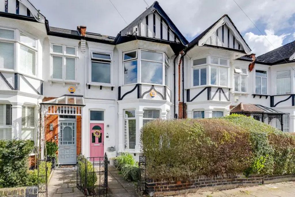 Property photo 2 of 18