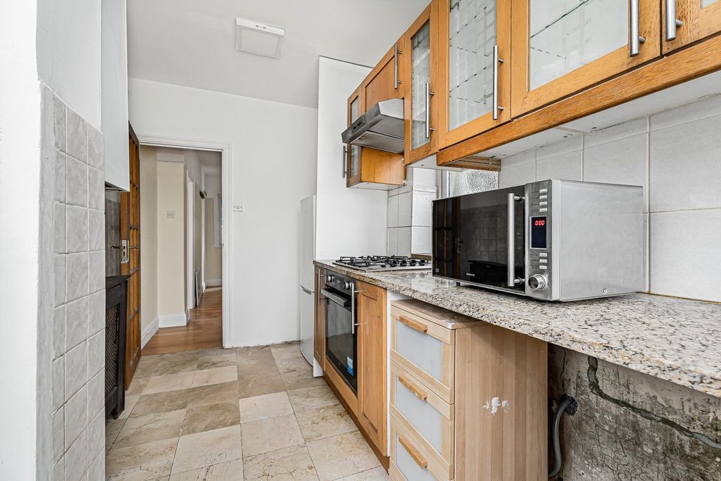 Property photo 3 of 27