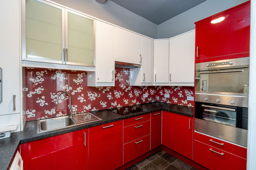 Property photo 3 of 35