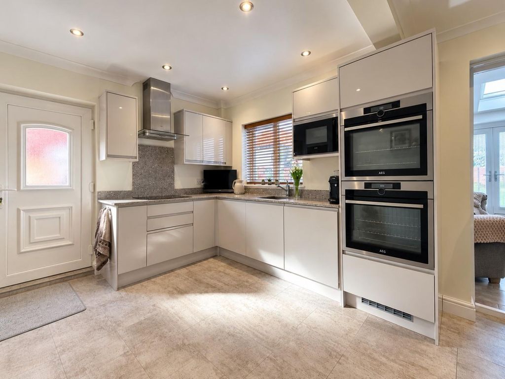 Property photo 2 of 15 Kitchen Diner