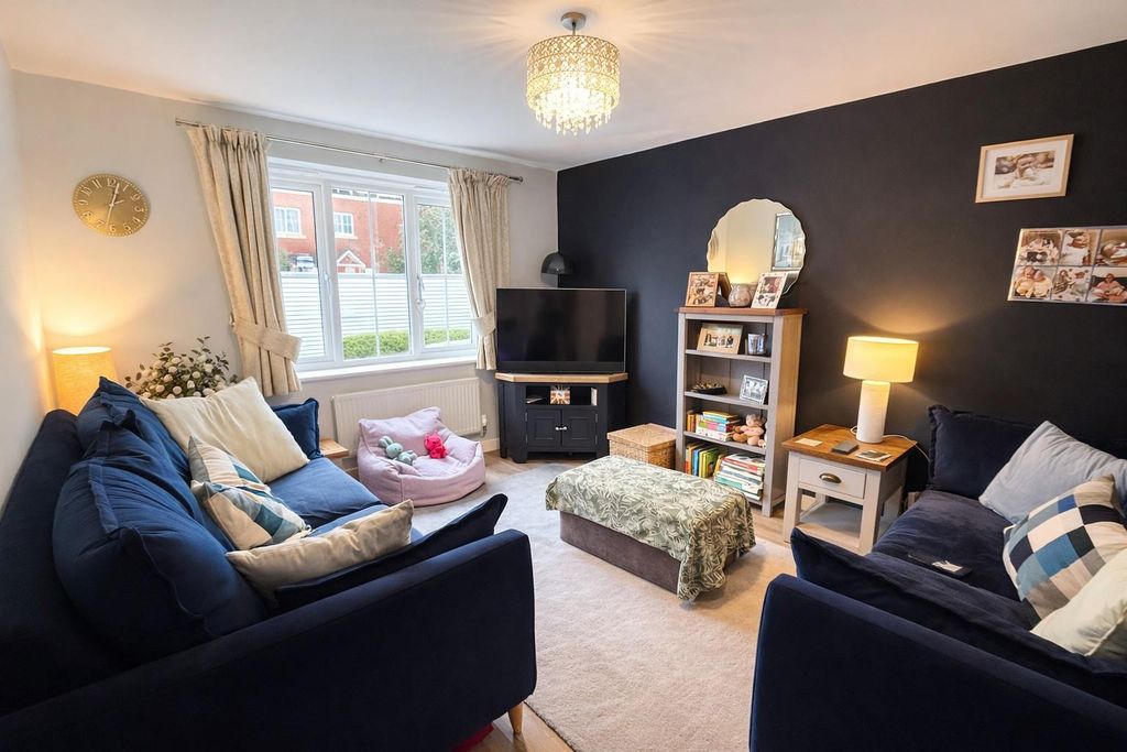 Property photo 2 of 14 Lounge.Jpg