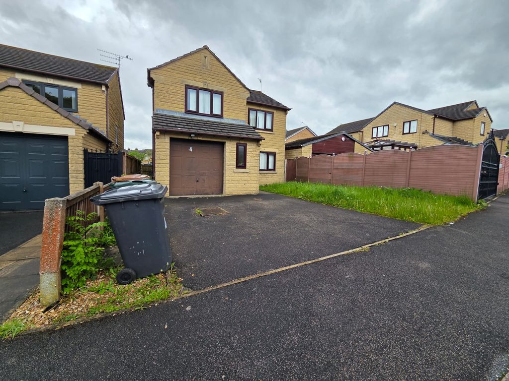 Property photo 1 of 24 4 Brackenhill Drive, Bradford, Bd7 4Rs