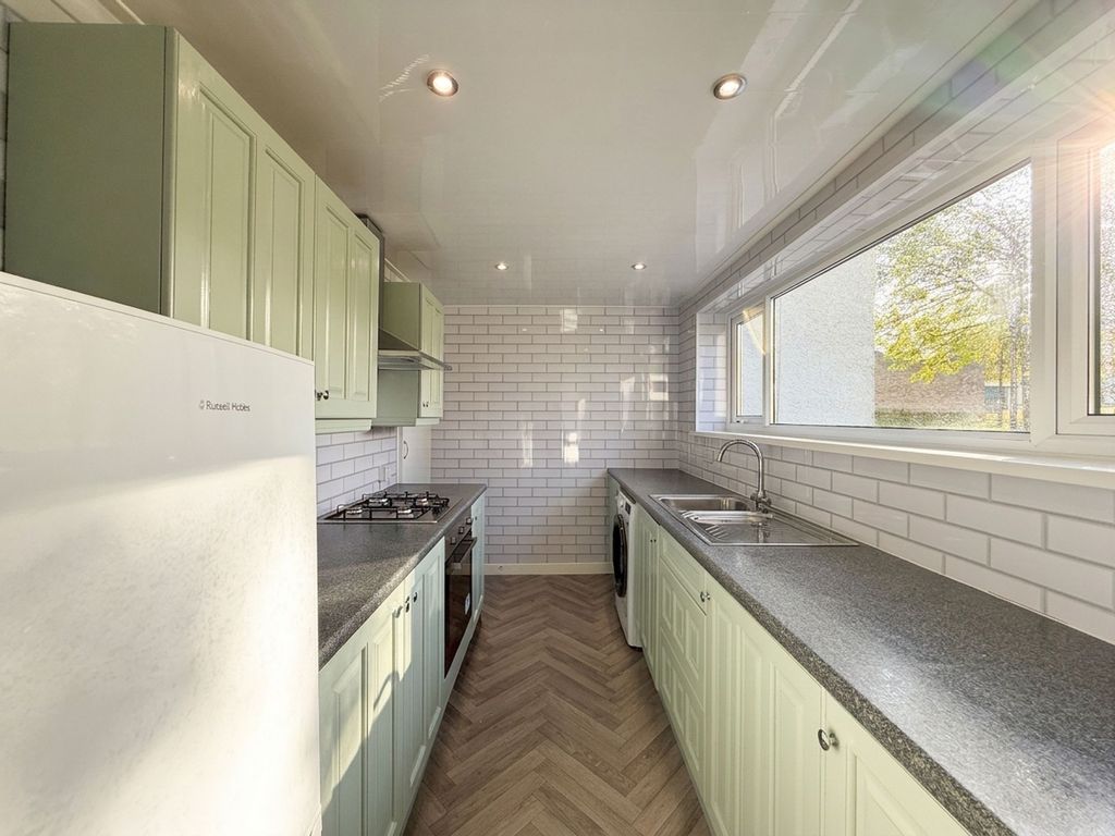 Property photo 1 of 11 Kitchen
