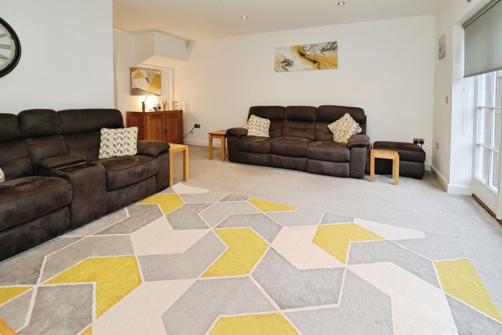 Property photo 2 of 23