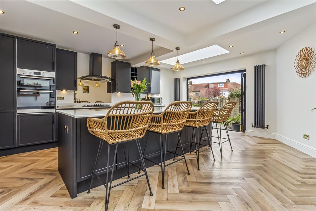 Property photo 2 of 28 8 Normandy Road-017.Jpg