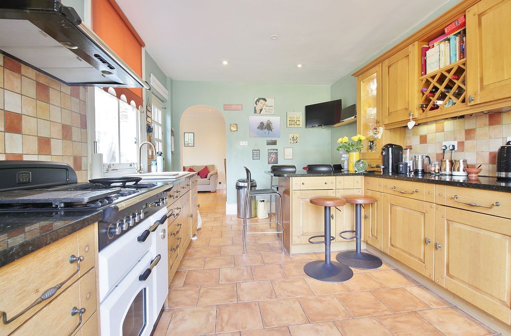 Property photo 3 of 11