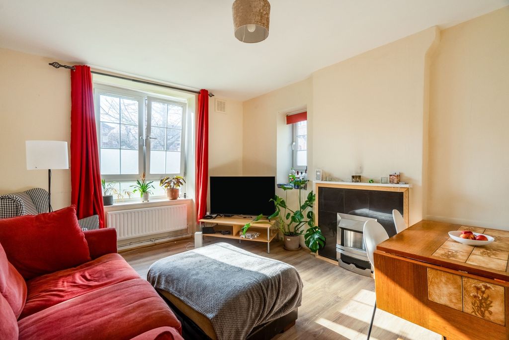 Property photo 1 of 9 Living Room