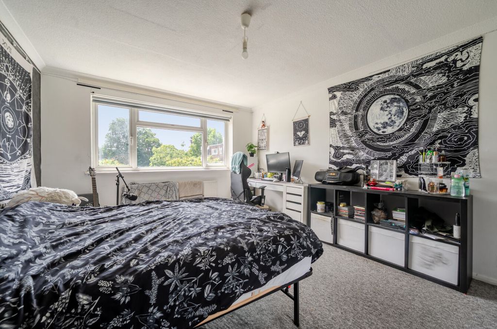 Property photo 2 of 11 1469174-11-6A215c...