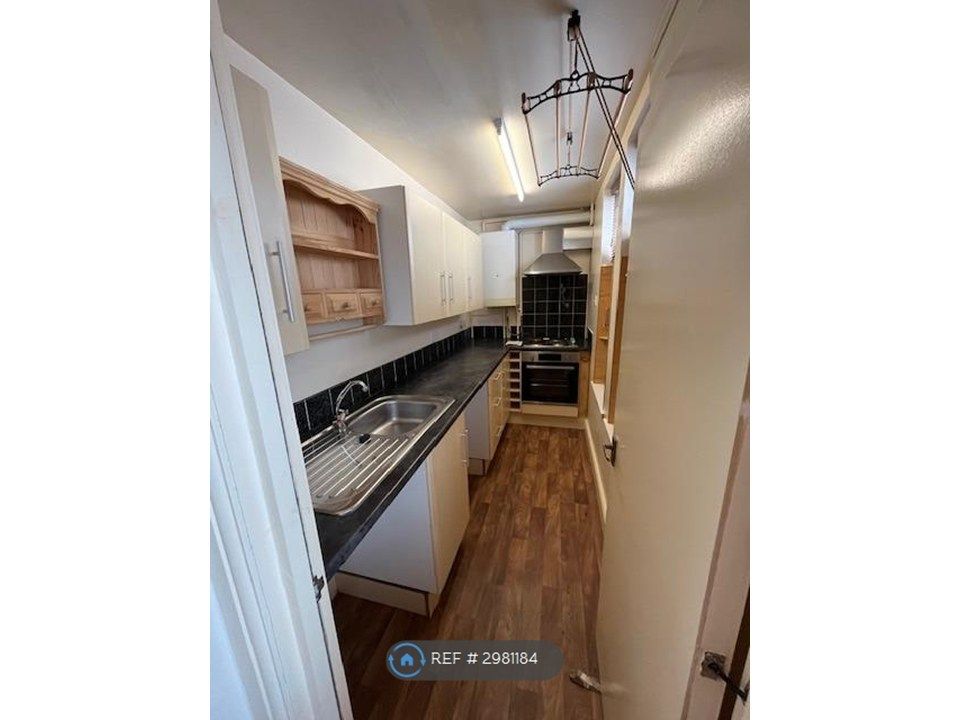 Property photo 2 of 19 Fitted Kitchen
