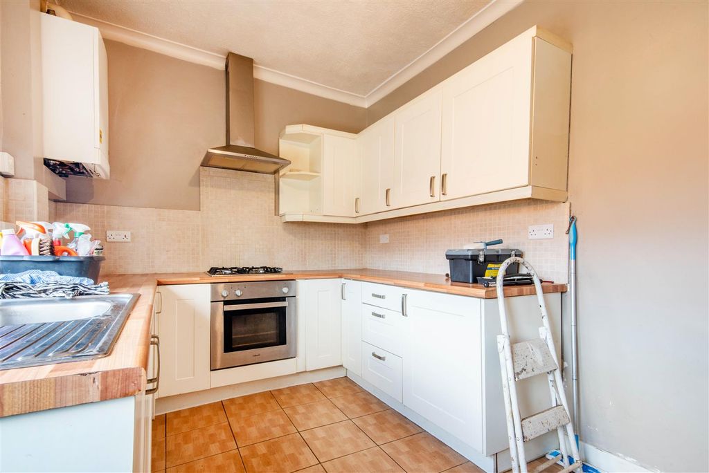 Property photo 3 of 14 Kitchen