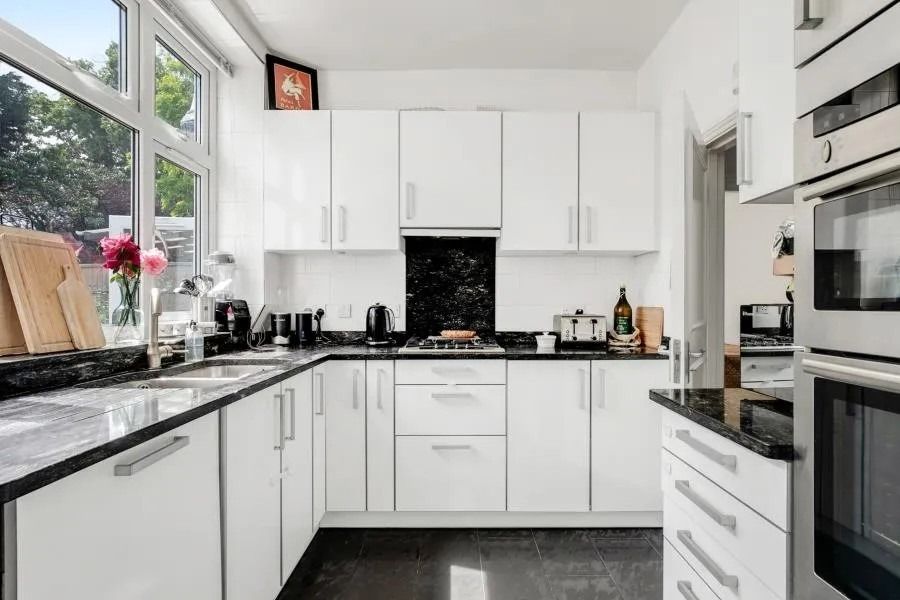 Property photo 3 of 10 5600452