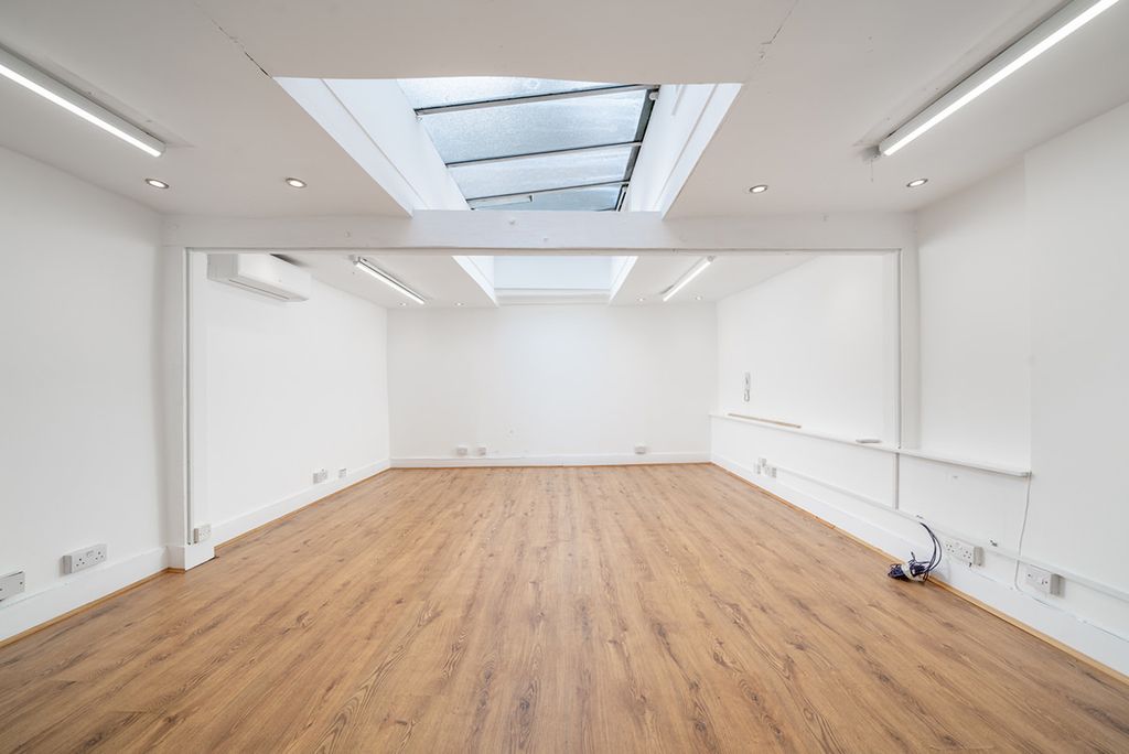 Property photo 3 of 8 Picture 3