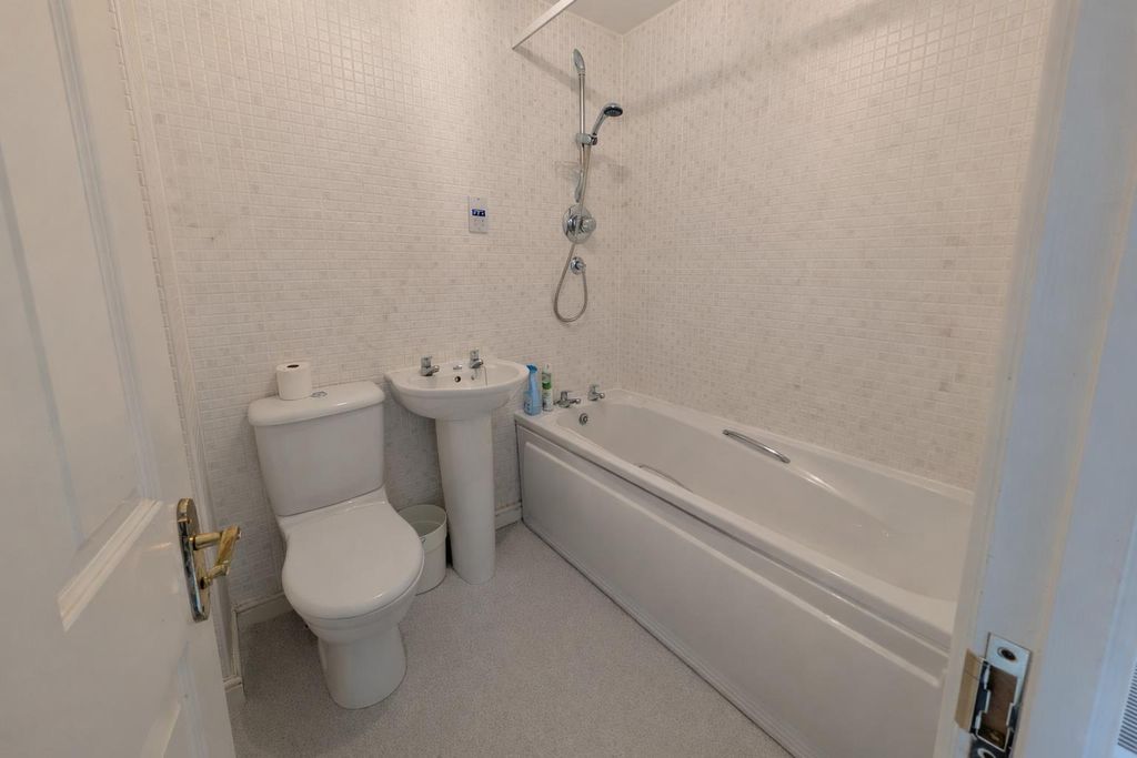 Property photo 1 of 13 Bathroom