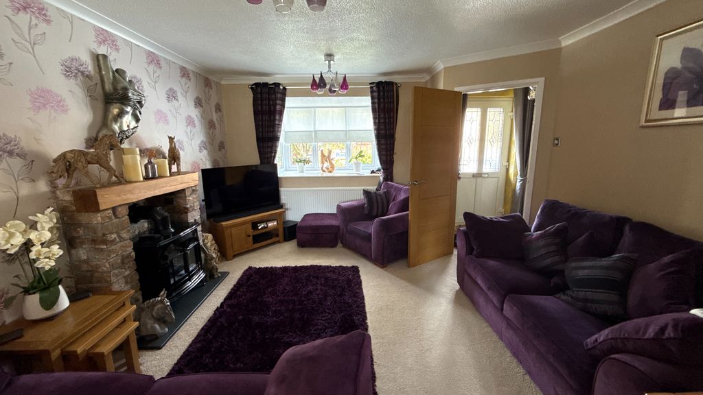 Property photo 2 of 20 Lounge (View 1)