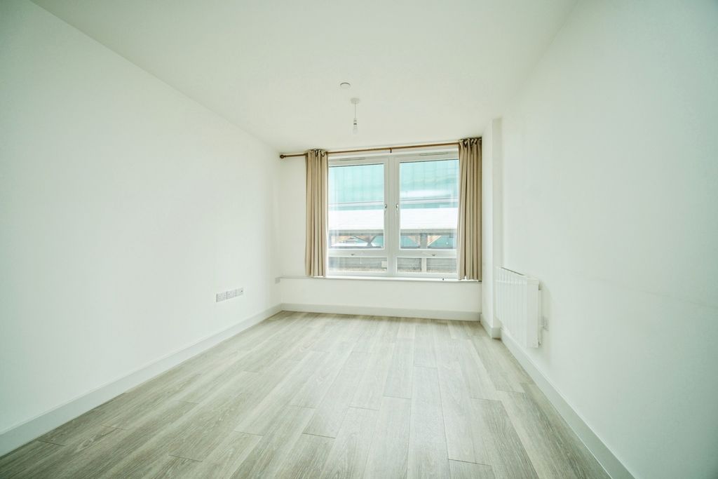 Property photo 3 of 15 Pbox-Img.Jpg