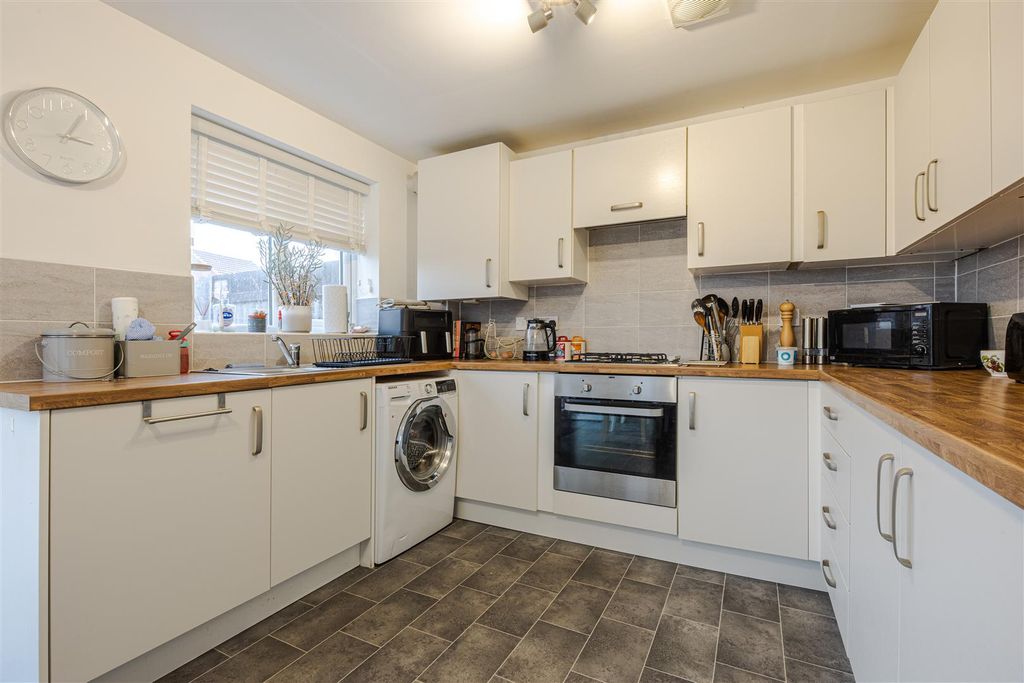 Property photo 2 of 13 Kitchen