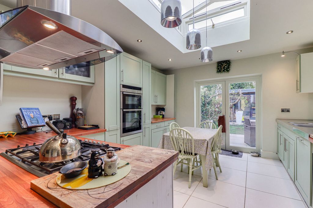 Property photo 1 of 43