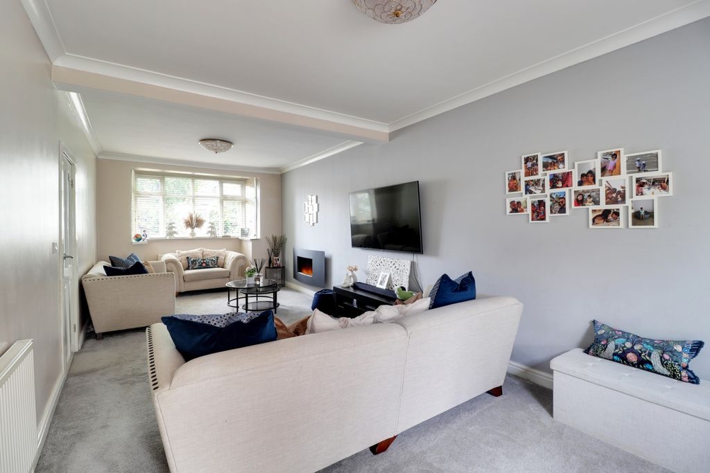 Property photo 3 of 12 Lounge 1.1