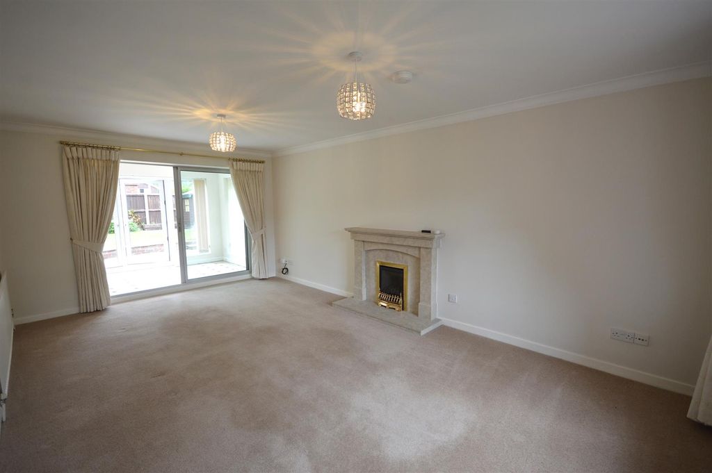 Property photo 3 of 20 Loungee.Jpg