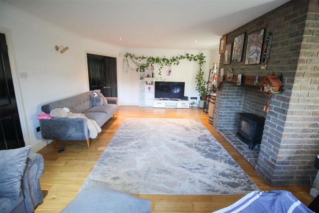 Additional image 7 of 4 bed detached bungalow for saleKingsdon Lane, Harlow CM17