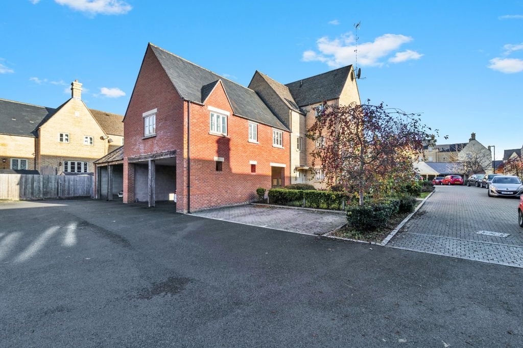 Property photo 2 of 8 Picture No. 14