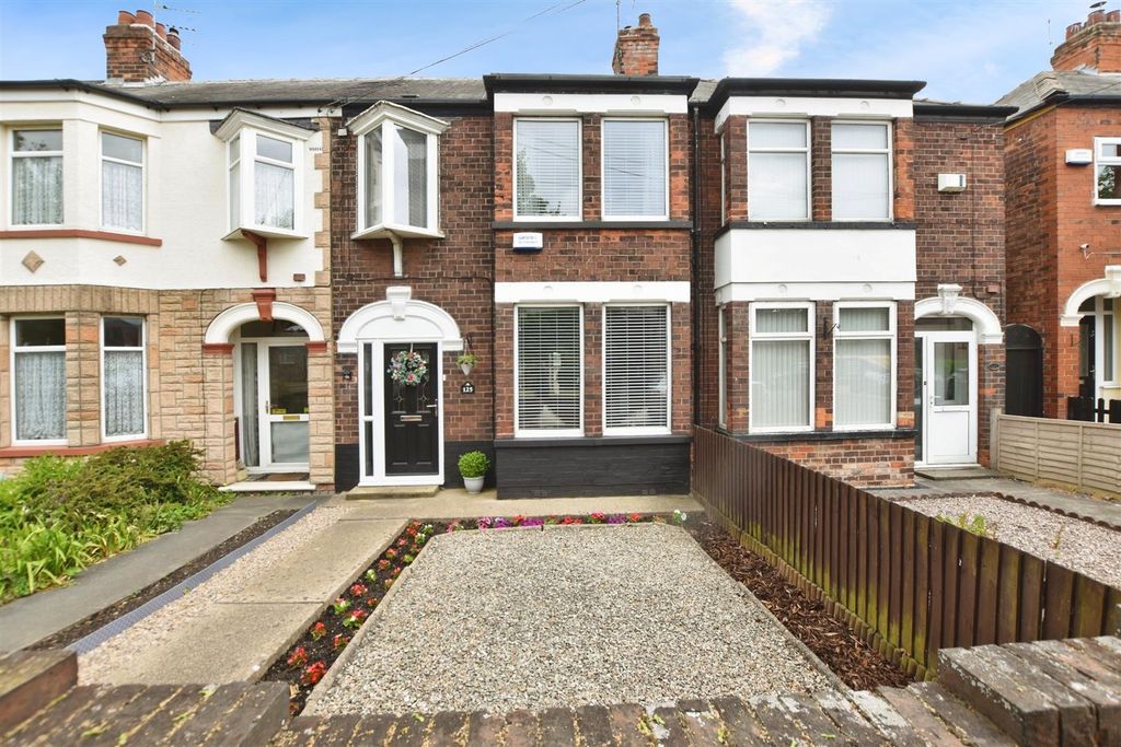 Property photo 1 of 11 Externally