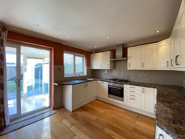 Property photo 3 of 12 Kitchen