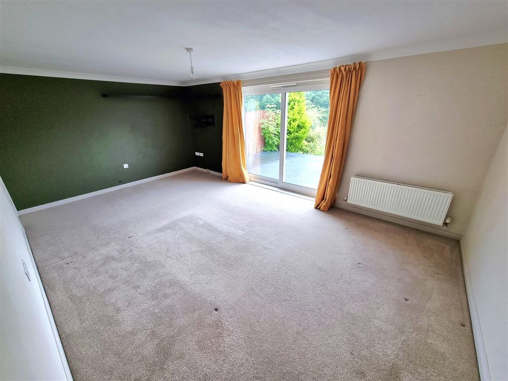 Property photo 3 of 18 Sitting Room.Jpg