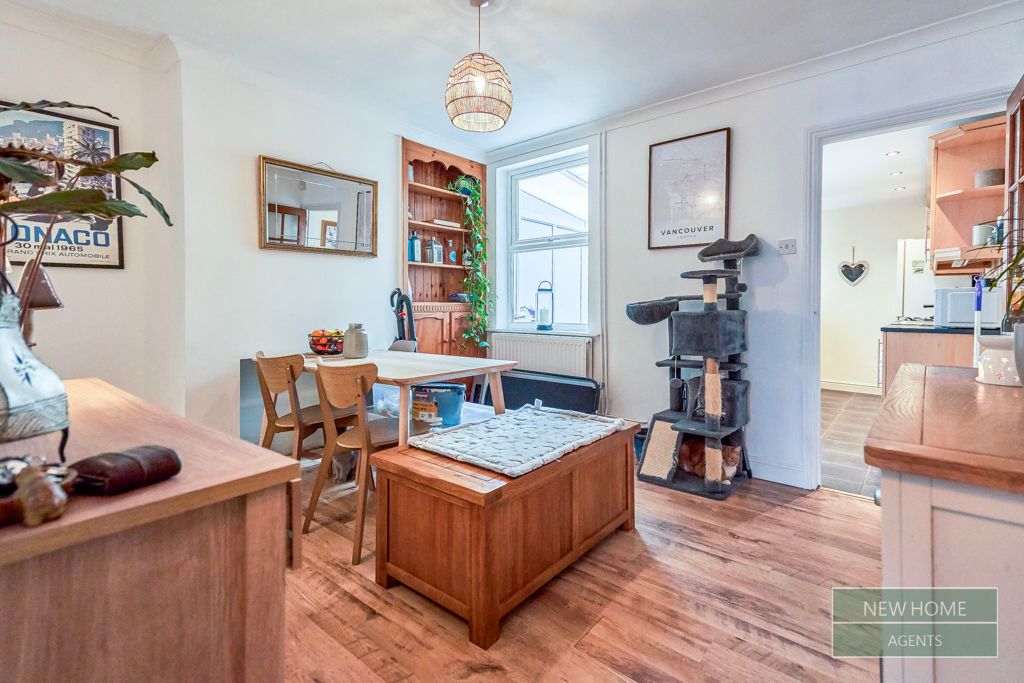 Property photo 3 of 16 Photo 6
