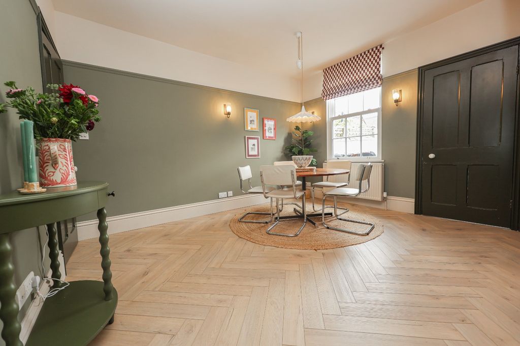 Property photo 3 of 19 5296132