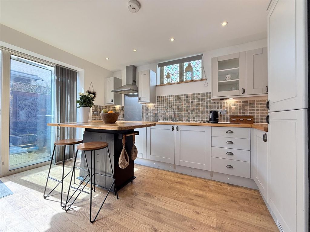 Property photo 2 of 15 Kitchen