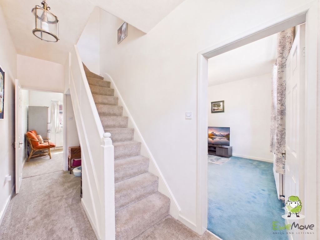 Property photo 3 of 14 Entrance Emilydimelowewemovewhitchurchandnantwich