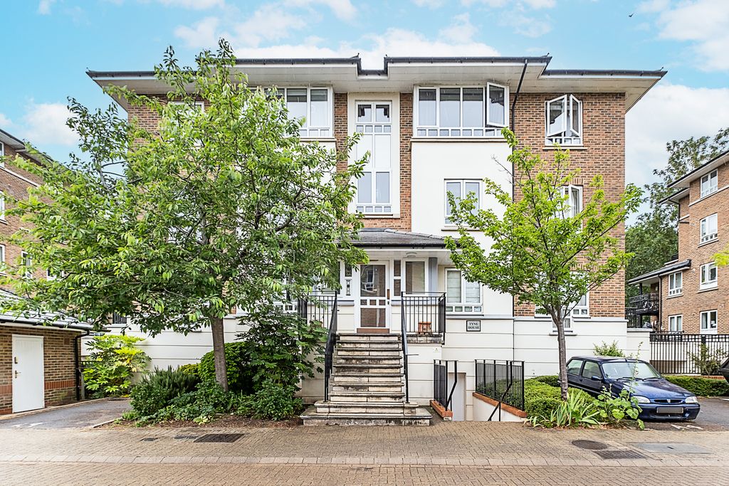 2 bed flat for saleSamuel Gray Gardens, Kingston Upon Thames KT2