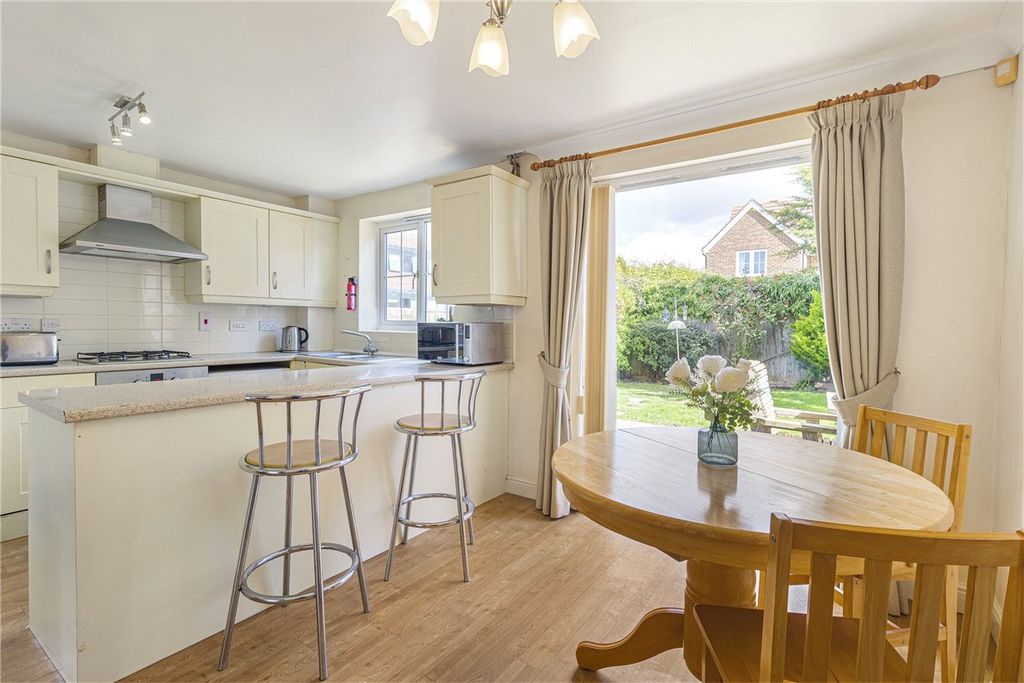 Property photo 2 of 21 Picture No. 12