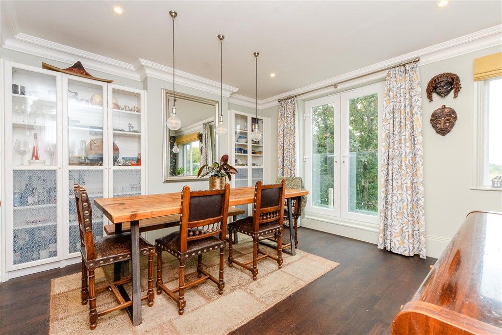 Property photo 3 of 19 Dining Area