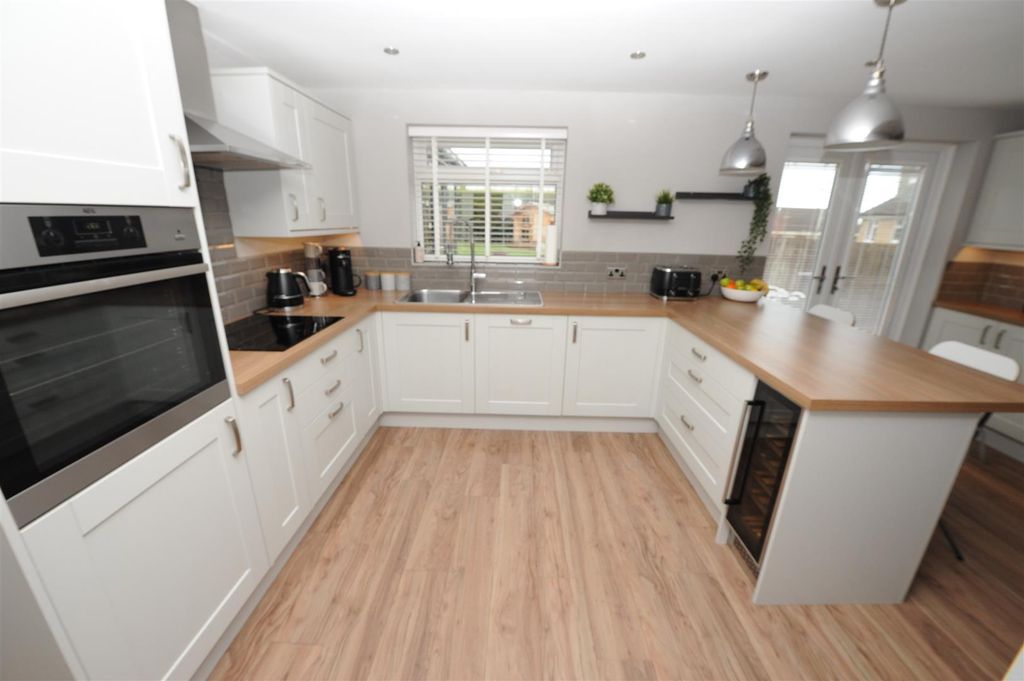 Property photo 2 of 34