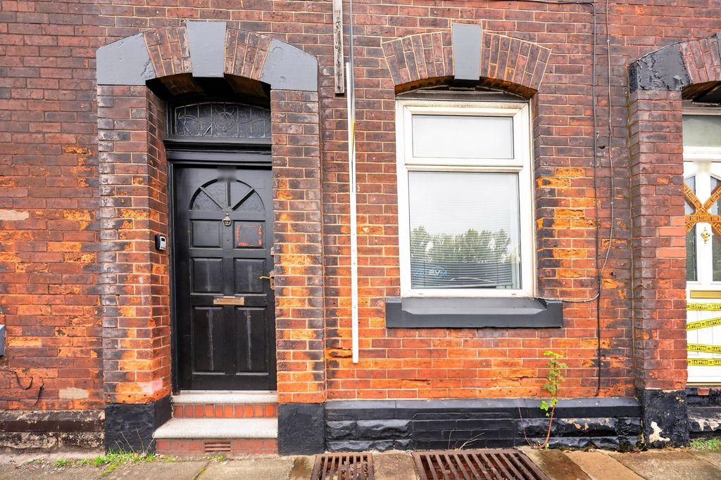 Property photo 2 of 22