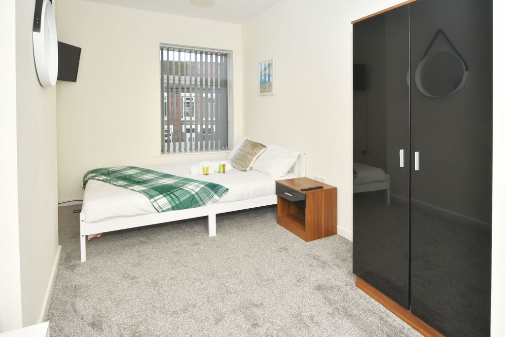 Property photo 3 of 27 Room 4 - Double Room