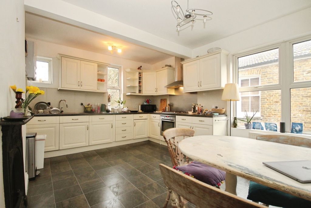 Property photo 2 of 19 Kitchen/Reception