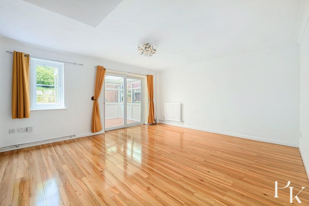Property photo 2 of 23 16-Langridge-Drive-Bn41 (2).Jpg