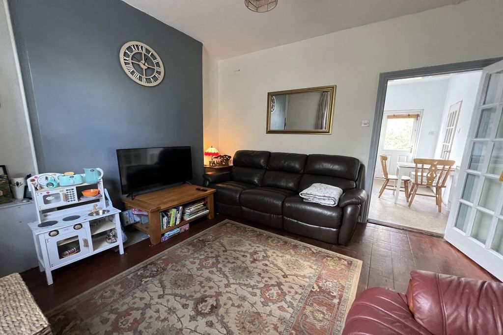 Property photo 3 of 11