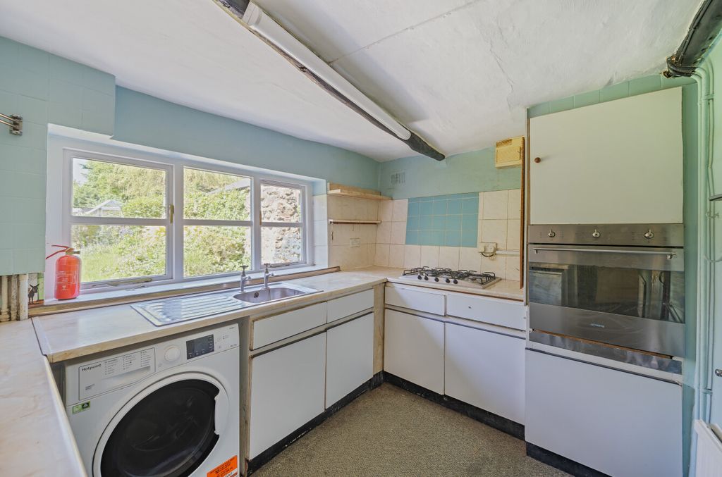 Property photo 3 of 14 Kitchen