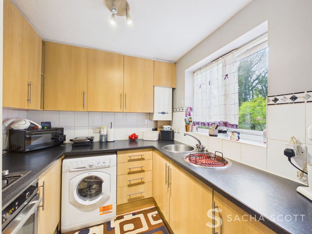 Property photo 3 of 17 Kitchen