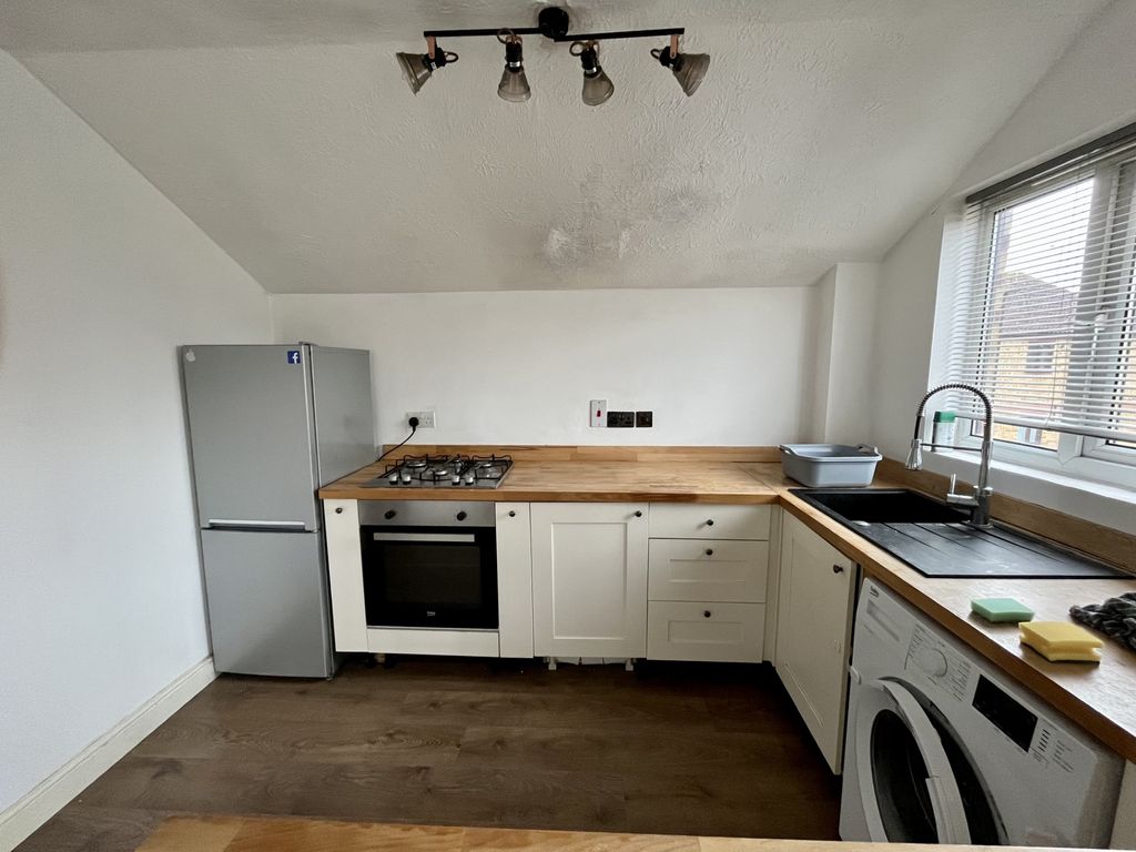 Property photo 2 of 7 Image -06