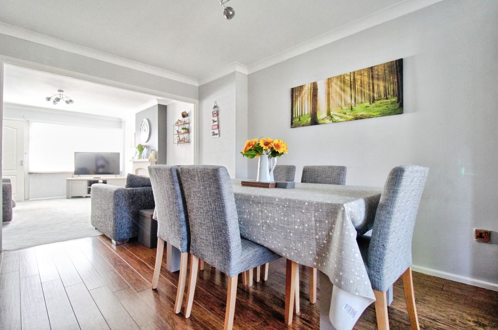 Property photo 3 of 21 5