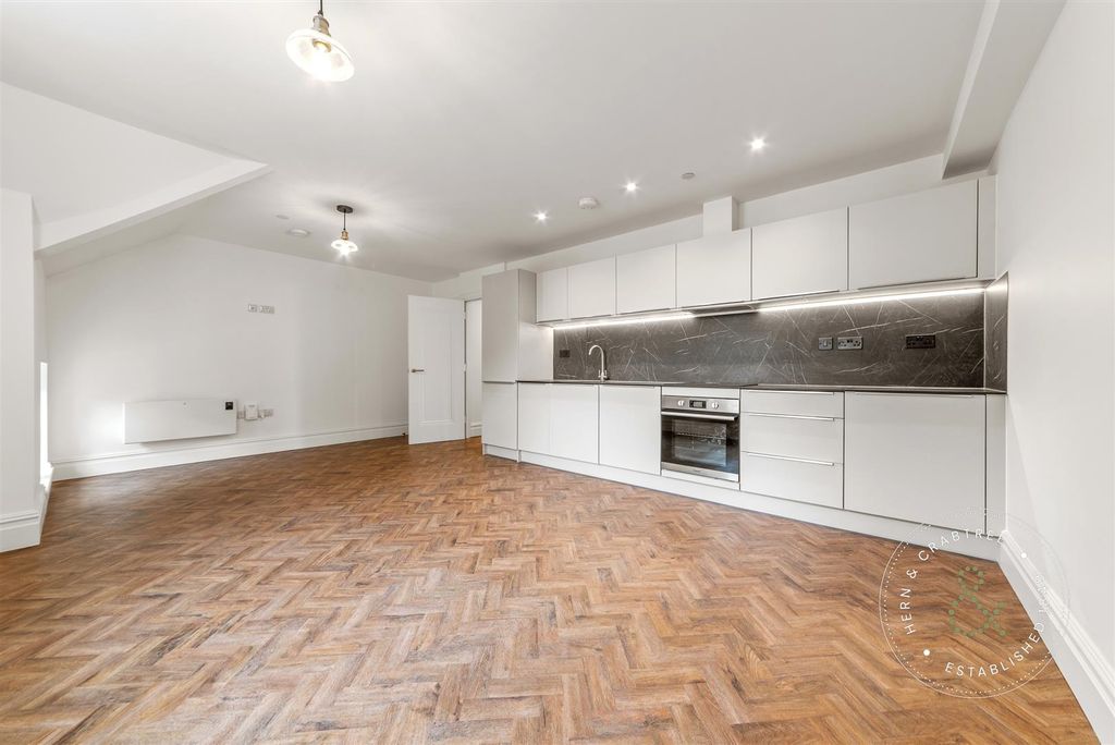 Property photo 2 of 16 Flat-6-Cathedral-Road-2.Jpg